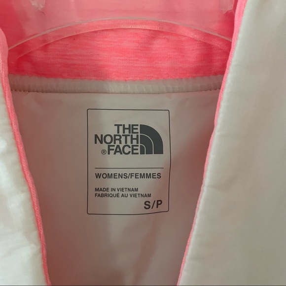 The North Face NWOT Peach Puffer Vest - Picture 9 of 10
